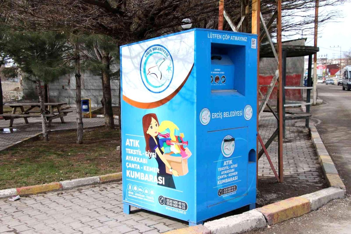 Erciş'te 'giysi kumbarası' uygulaması