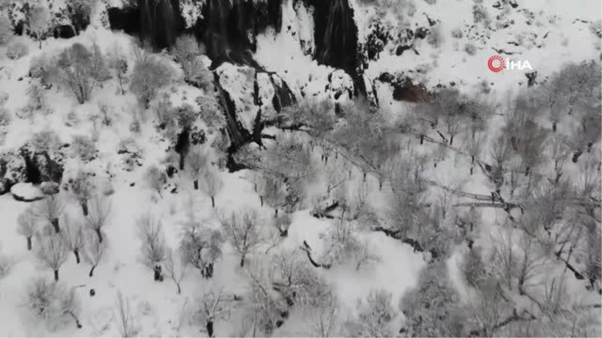 Erzincan\'da yoğun kar yağışı... Çayırlı ilçesinde eğitime kar tatili