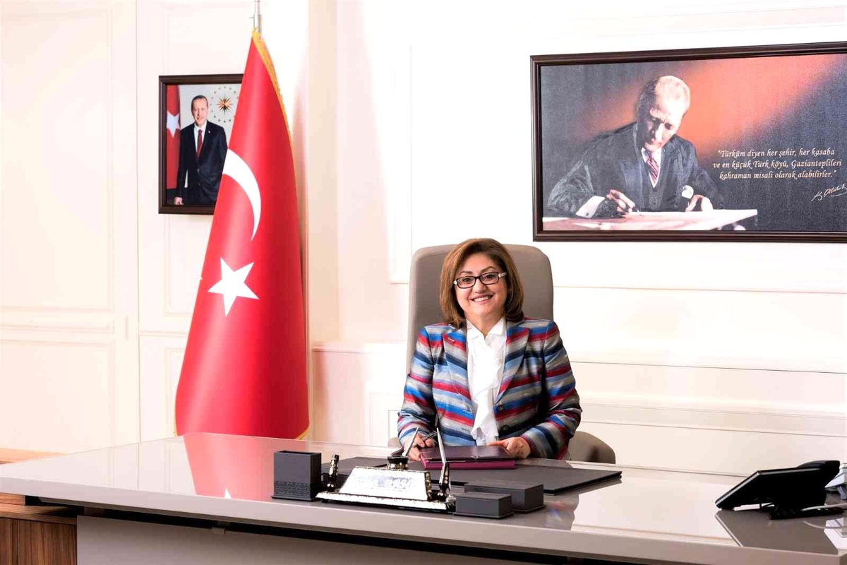 Fatma Şahin, İstiklal Marşının TBMM\'de kabulünün 101\'inci yıl dönümünü kutladı