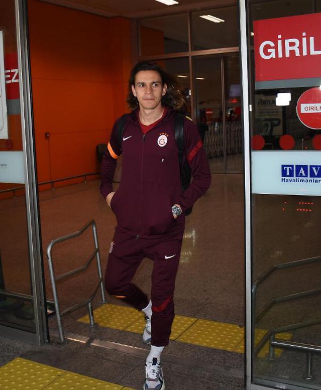 Galatasaray kafilesi İspanya dönüşü İzmir'de