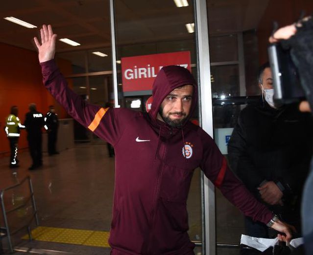Galatasaray kafilesi İspanya dönüşü İzmir'de