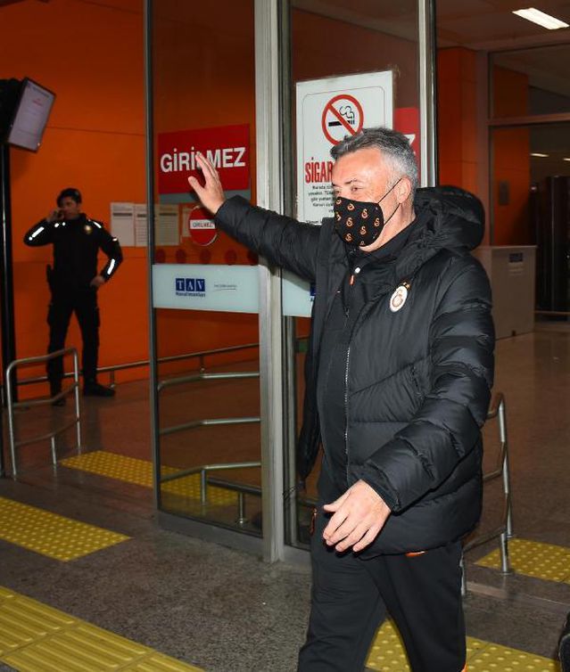 Galatasaray kafilesi İspanya dönüşü İzmir'de