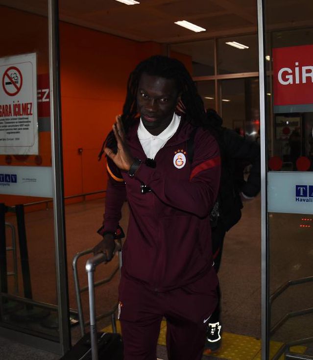 Galatasaray kafilesi İspanya dönüşü İzmir'de
