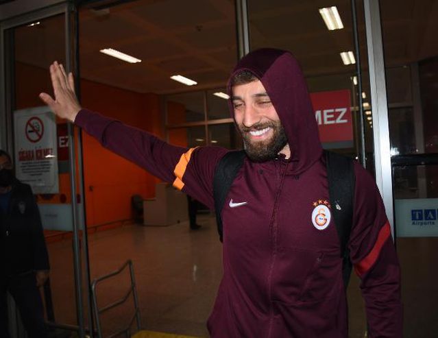 Galatasaray kafilesi İspanya dönüşü İzmir'de