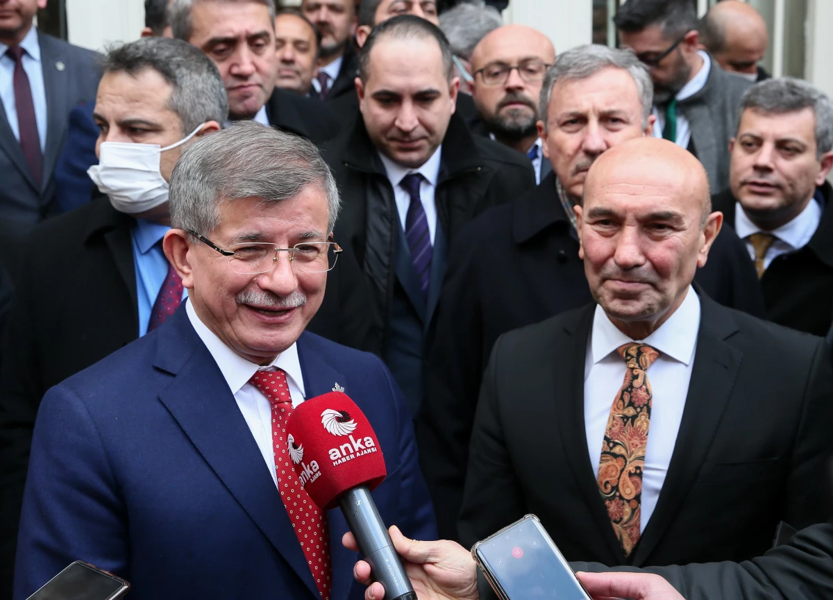 Gelecek Partisi Genel Başkanı Davutoğlu, İzmir\'de STK ve esnaf temsilcileriyle buluştu