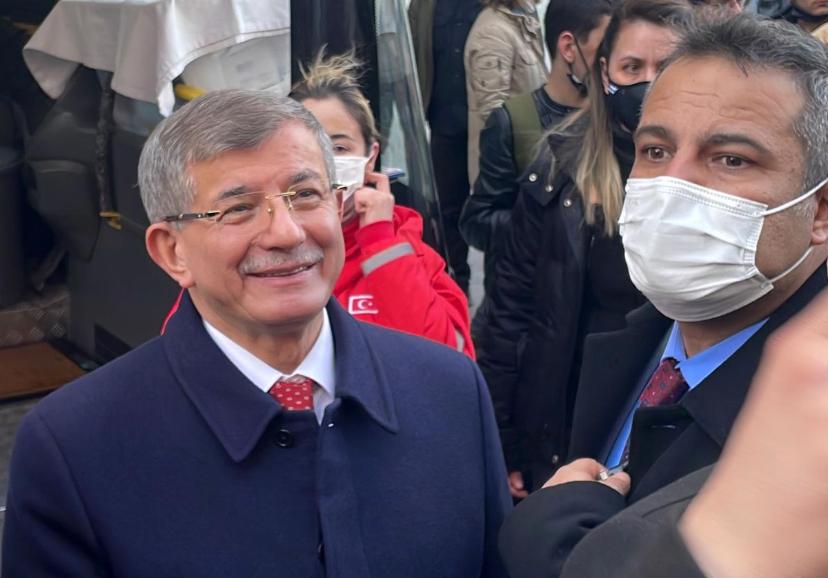Gelecek Partisi Genel Başkanı Davutoğlu, İzmir\'de ziyaretlerde bulundu