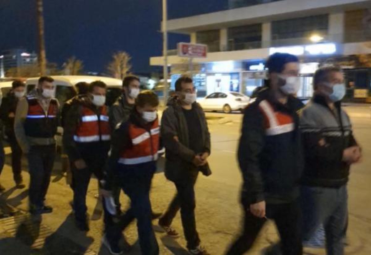 İzmir merkezli FETÖ soruşturmasında 44 tutuklama