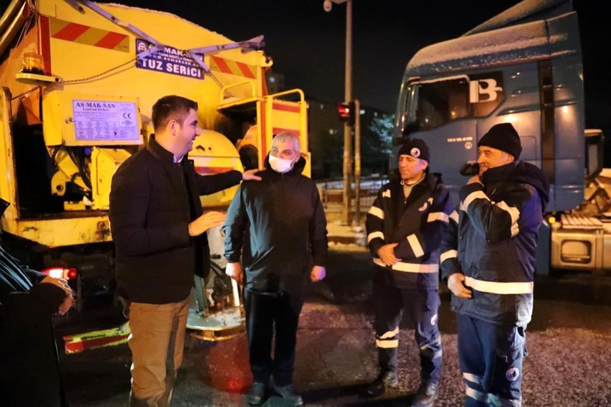 Kartal Belediye Başkanı Gökhan Yüksel\'den, karla mücadele ekiplerine ziyaret