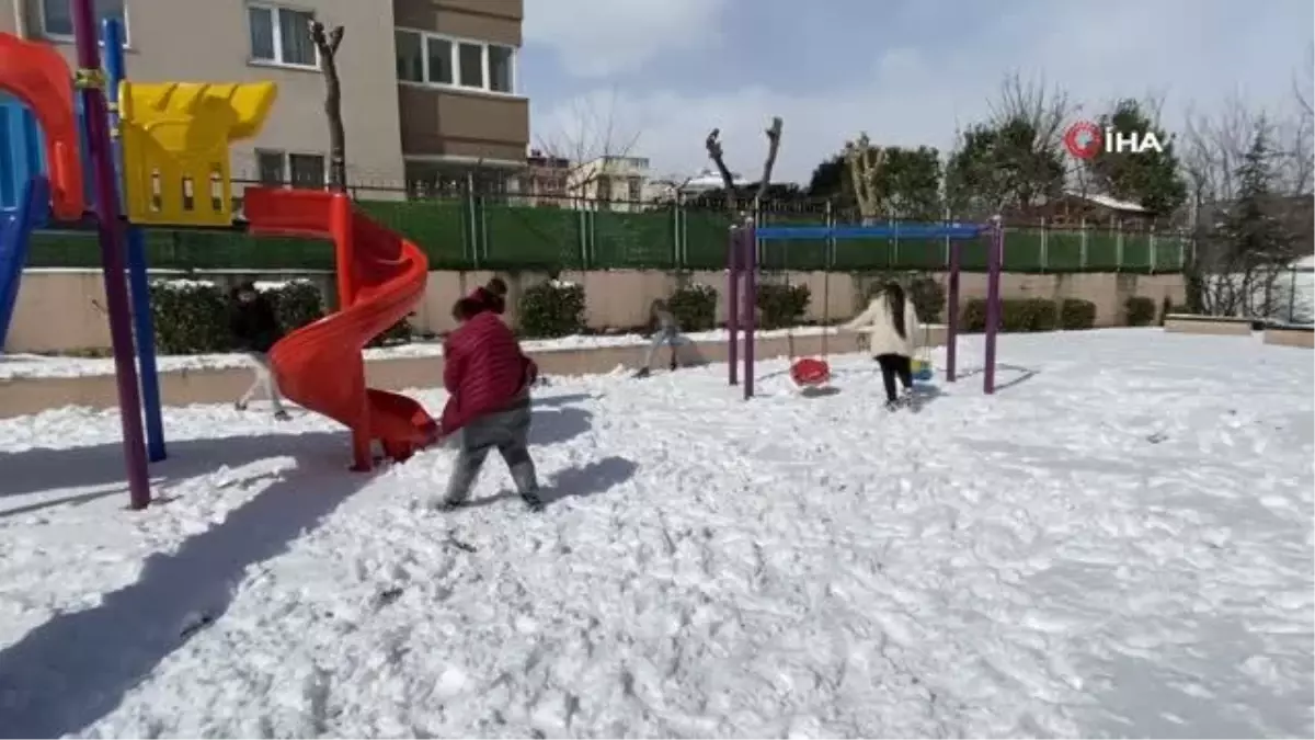 Kartal'da karın keyfini çocuklar çıkardı: kartopu oynayıp kardan adam yaptılar