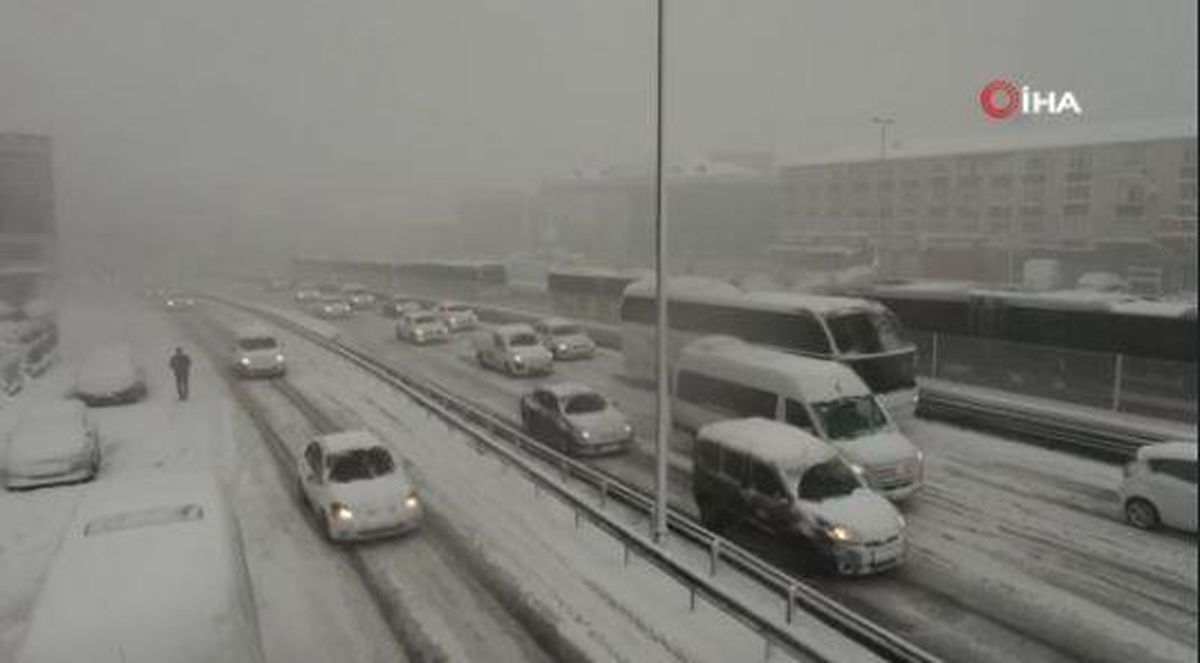 Kar yağışı etkisini sürdürüyor - Gaziosmanpaşa