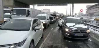 Mahmutbey Gişeleri'nde trafik durma noktasına geldi