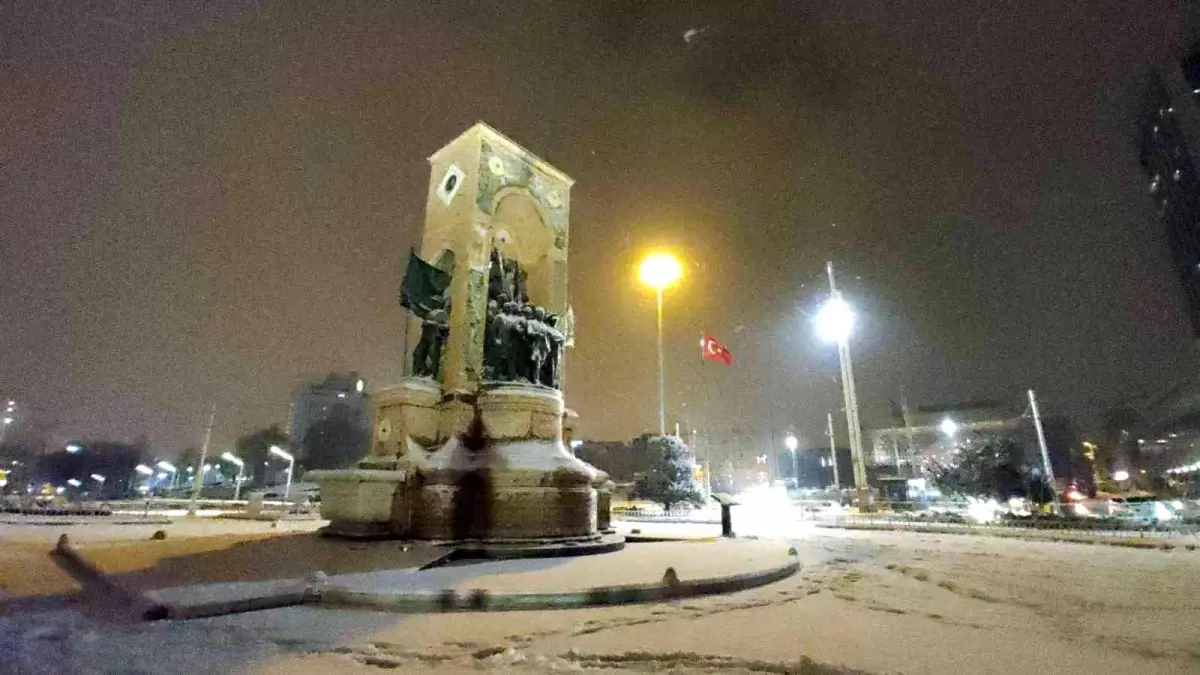 Megakent'te kar gece saatlerinde etkisini gösterdi