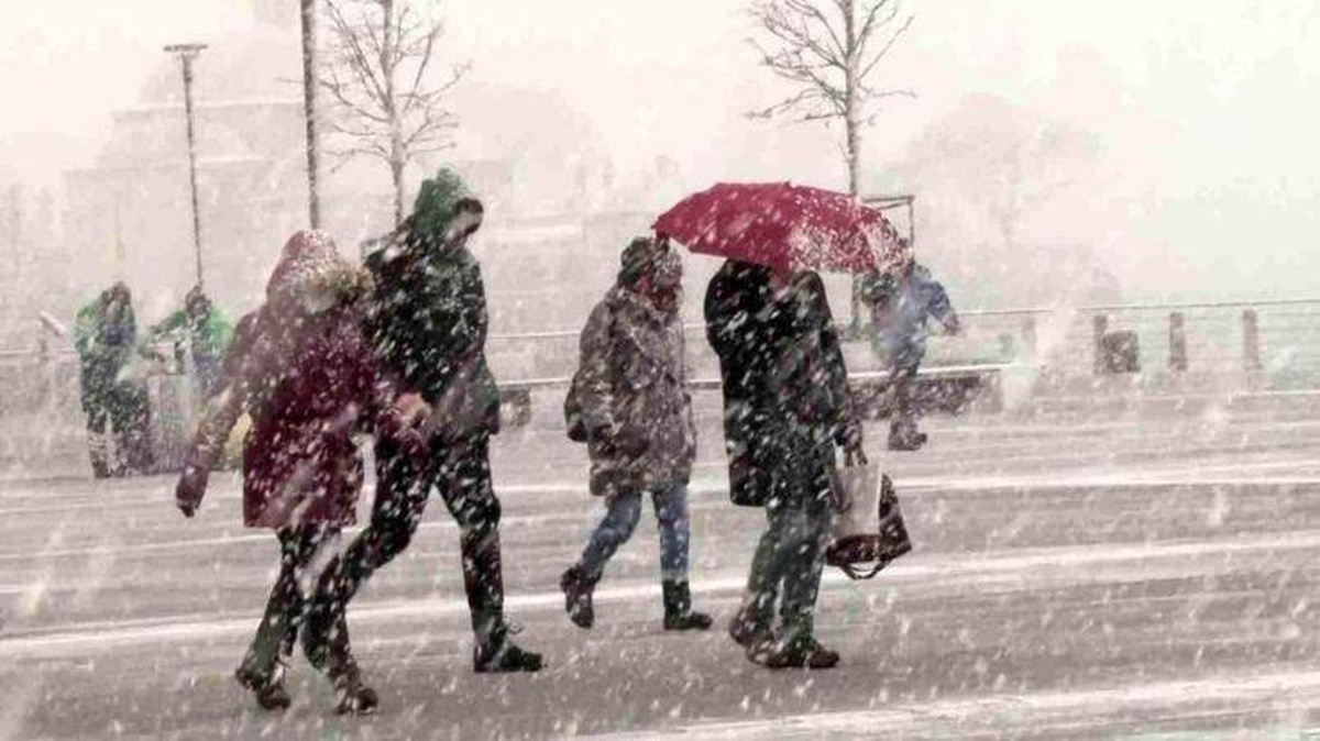 Meteoroloji İstanbulluları uyardı: Kar sağanakları geliyor, bu gece ve yarına dikkat edin