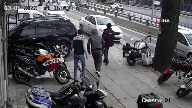 Motosiklet tamircisi iş yerinde saldırıya uğradı! O anlar saniye saniye kamerada