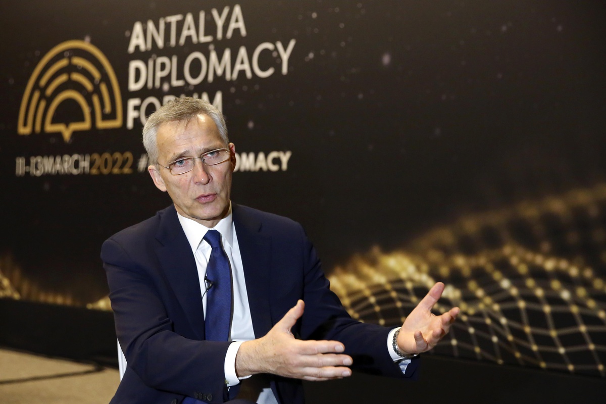 NATO Genel Sekreteri Stoltenberg: "Türkiye\'yi (Ukrayna\'da) barışçıl bir çözüme gidebilecek diplomatik ve siyasi süreçleri kolaylaştırma çabaları...