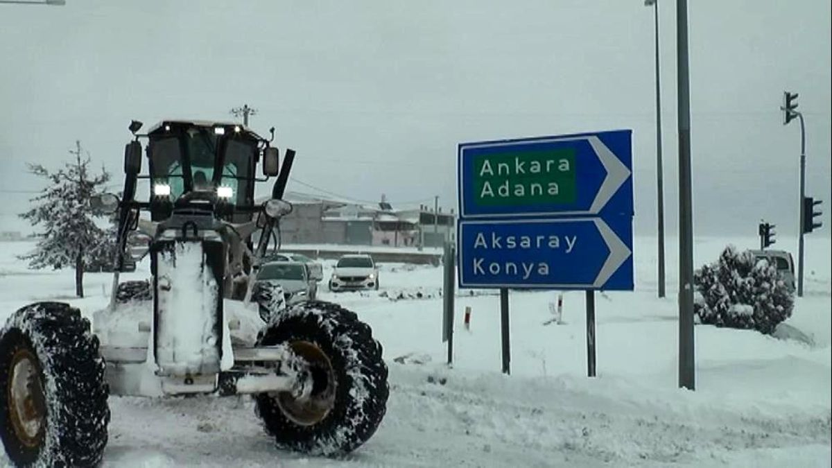Nevşehir Aksaray yolu kontrollü olarak açıldı