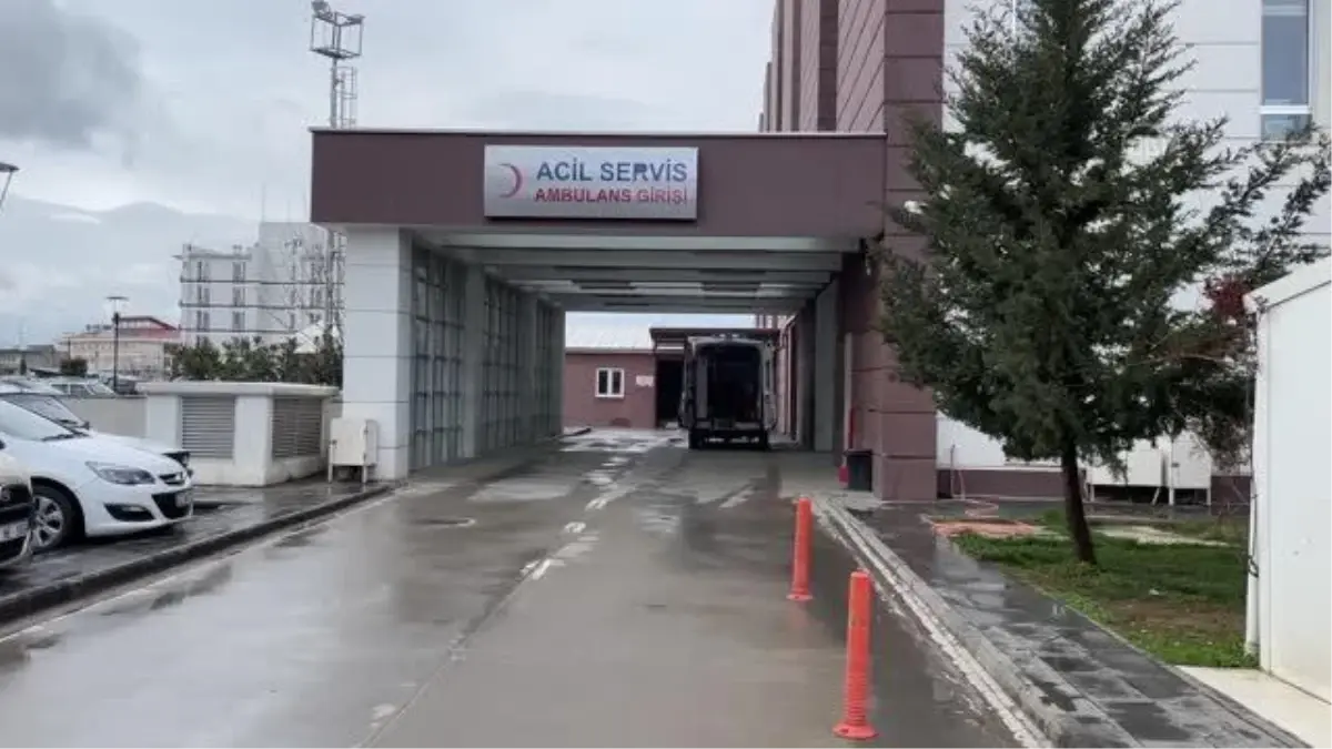 Öğrenci servisinin devrilmesi sonucu 10 kişi yaralandı