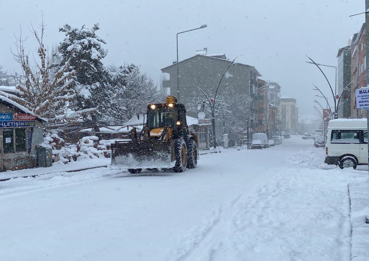 Doğu Karadeniz\'de 408 köy ve mahalle yolu ulaşıma kapandı