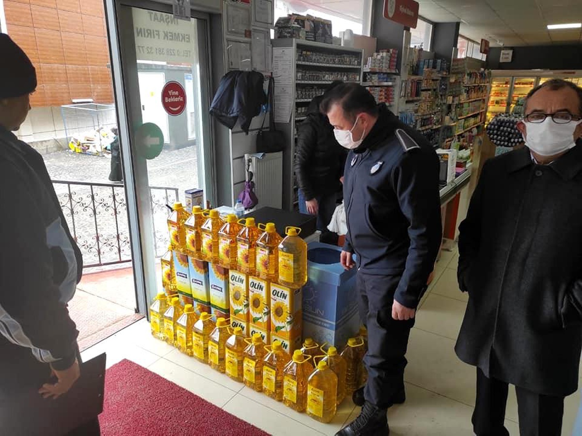 Pazaryeri\'nde marketlerde stokçuluk denetimi yapıldı