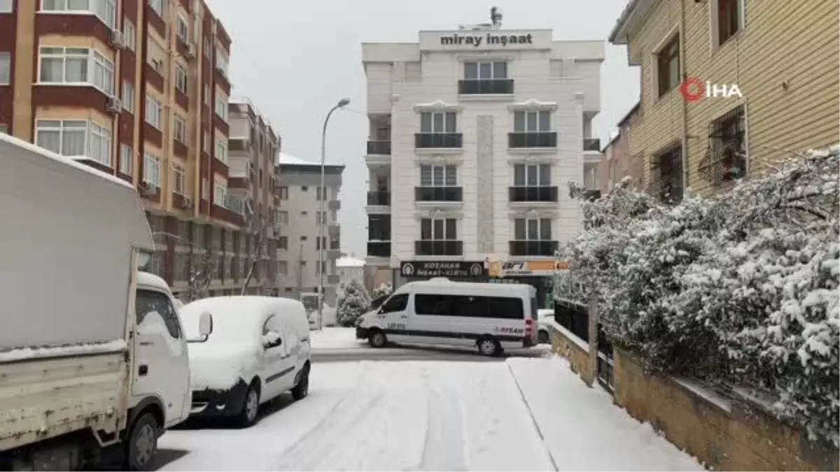 Pendik'te kaygan zeminde araçlar kaydı, sürücüler zor anlar yaşadı