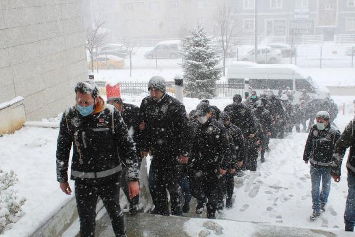 Kocaeli merkezli 'usulsüz engelli raporu' operasyonunda yakalanan 67 şüpheli adliyede