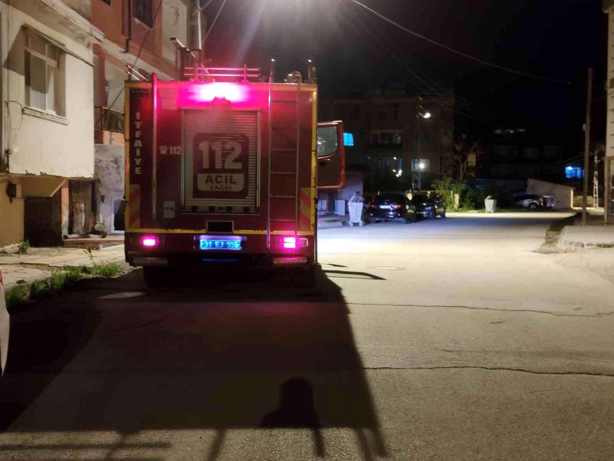 Samandağ\'da ev yangını büyümeden söndürüldü