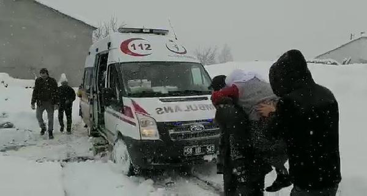 Sivas\'ta 277 yerleşim yerinin yolu ulaşıma kapandı (2)