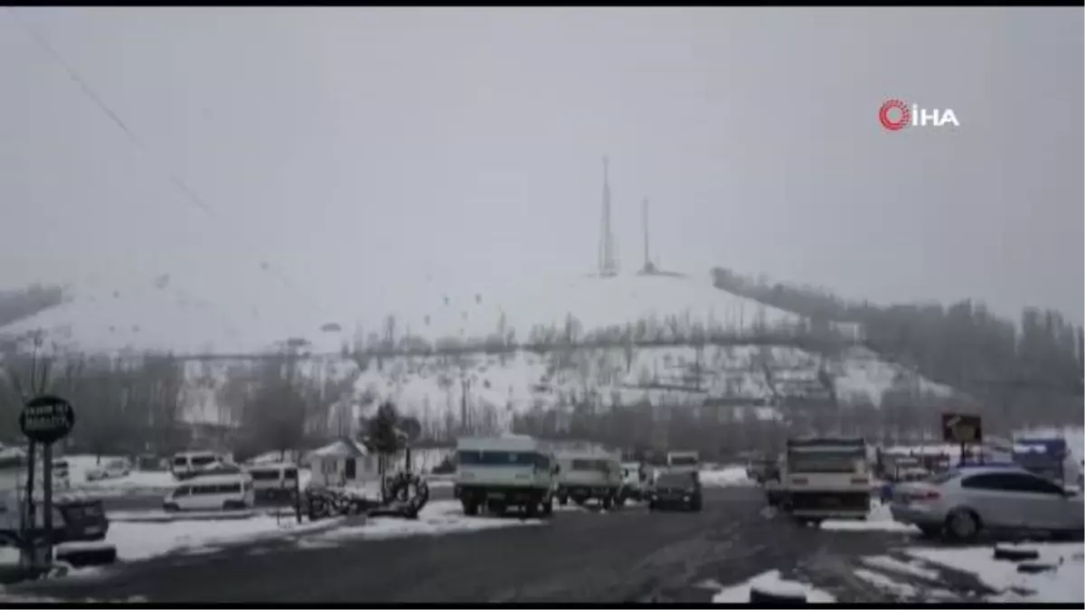 Solhan'da kar yağışı etkili oldu, 3 köy yolu ulaşıma kapandı