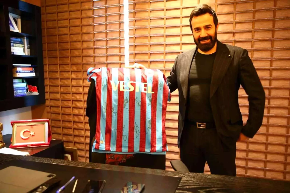 Süleyman Adanur: 'Şampiyonluk yolunda formasız kimse kalmasın, stadı bordo-maviye bürüyelim'