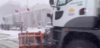 Sultanbeyli Belediyesi kışla mücadele çalışmalarını sürdürüyor