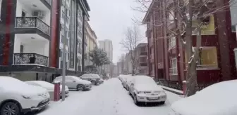 Yoğun kar nedeniyle bazı araçlar yolda kaldı - Ümraniye/Samandıra