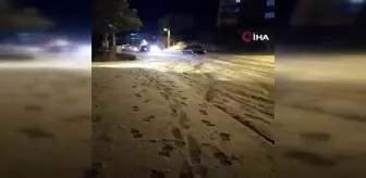 Yokuşta kayan araçlar zor anlar yaşadı