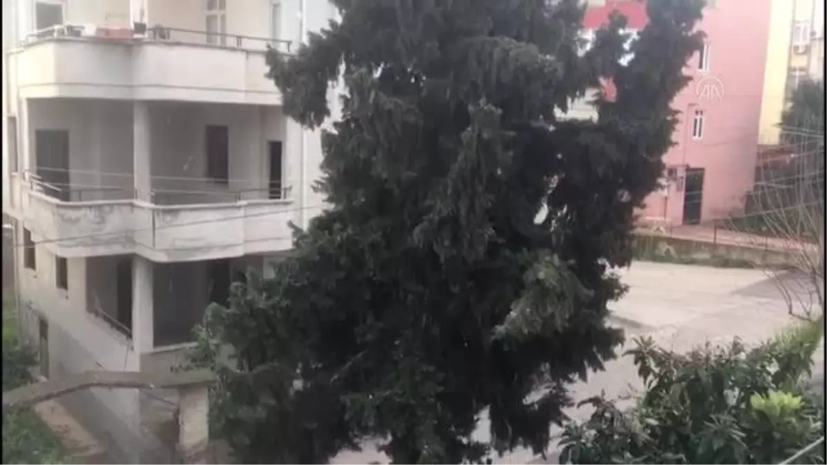 Adana ve Mersin'e kısa süre kar yağdı