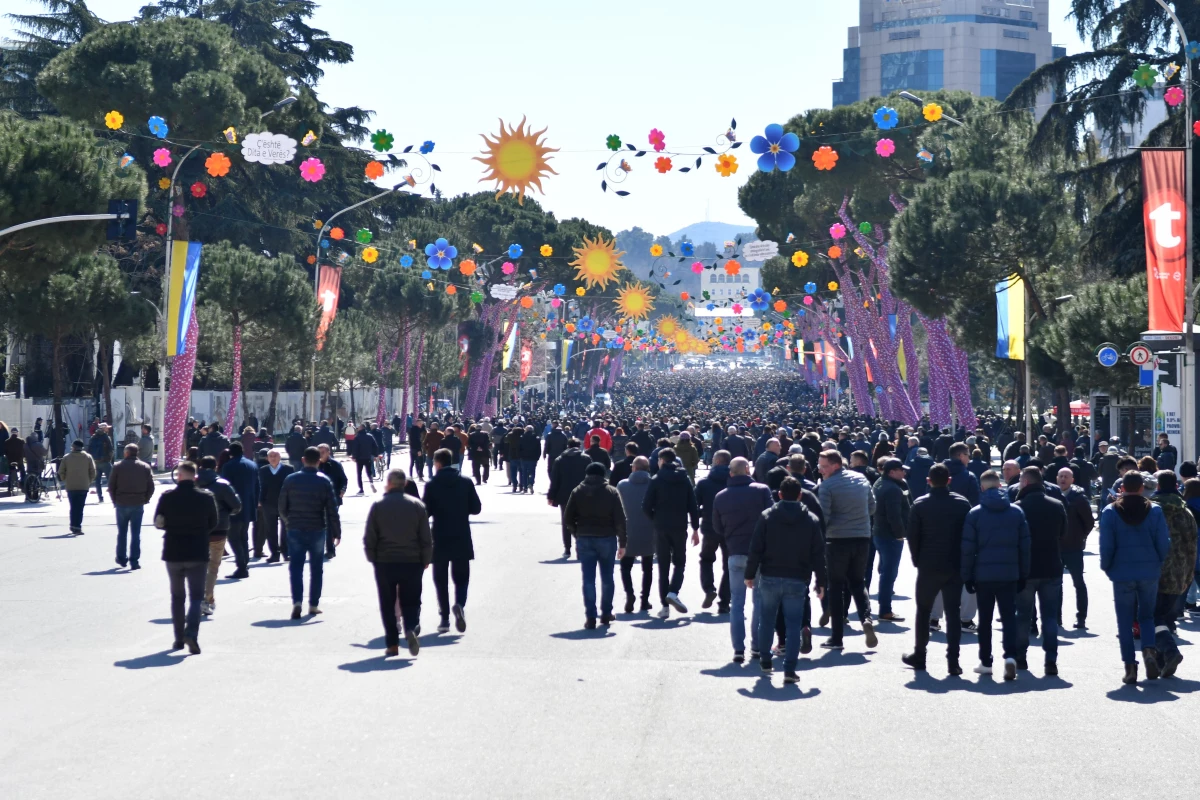 Arnavutluk\'ta akaryakıt ve gıda fiyatlarındaki artış protesto edildi