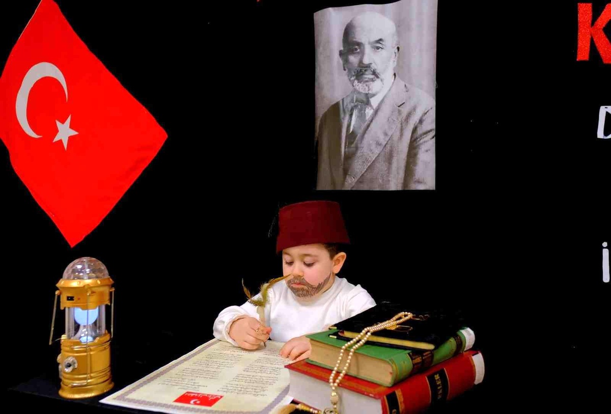 Belediye Çocuk Bakımevi\'nde İstiklal Marşı coşkusu