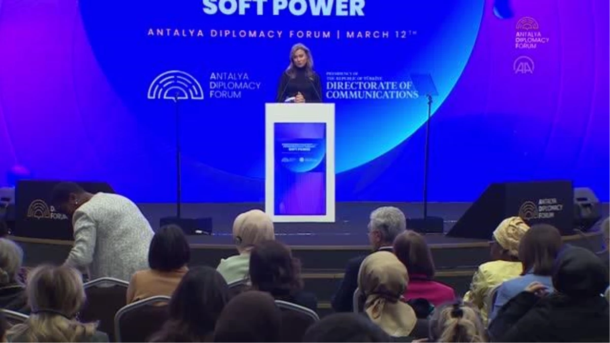 Emine Erdoğan, Antalya Diplomasi Forumu panelinde konuştu