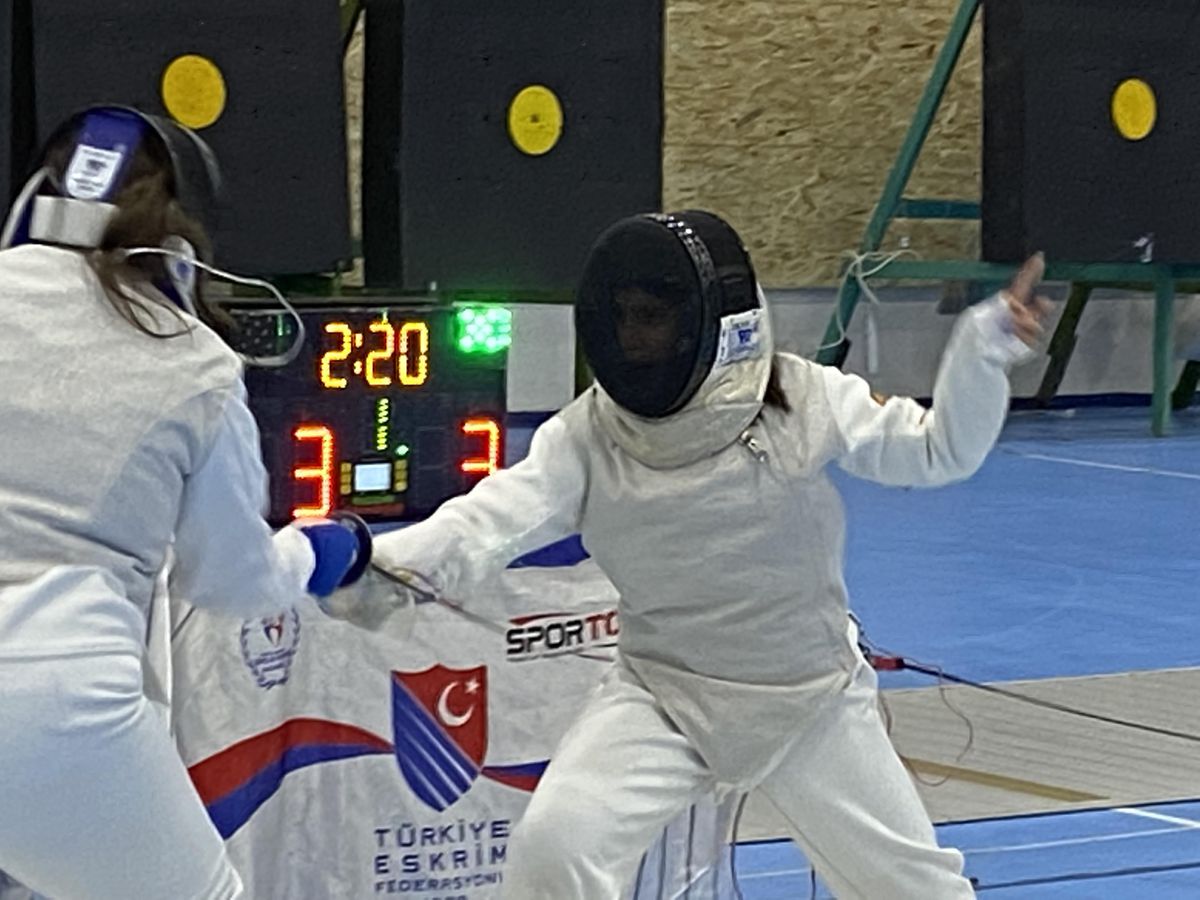Eskrimde "U10-U12-U14 Epe Flöre Açık Turnuva" Samsun\'da başladı