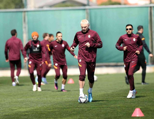 Galatasaray, Beşiktaş derbisinin hazırlıklarına İzmir'de devam etti