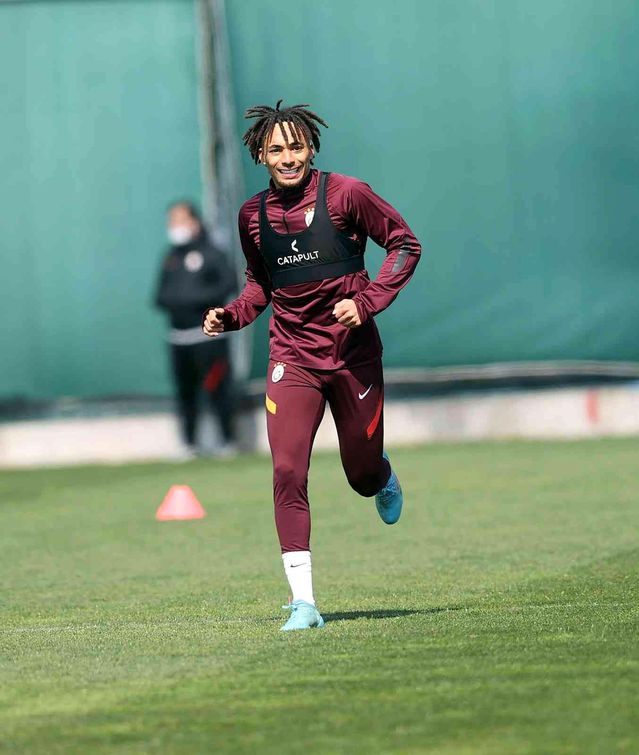 Galatasaray, Beşiktaş derbisinin hazırlıklarına İzmir'de devam etti