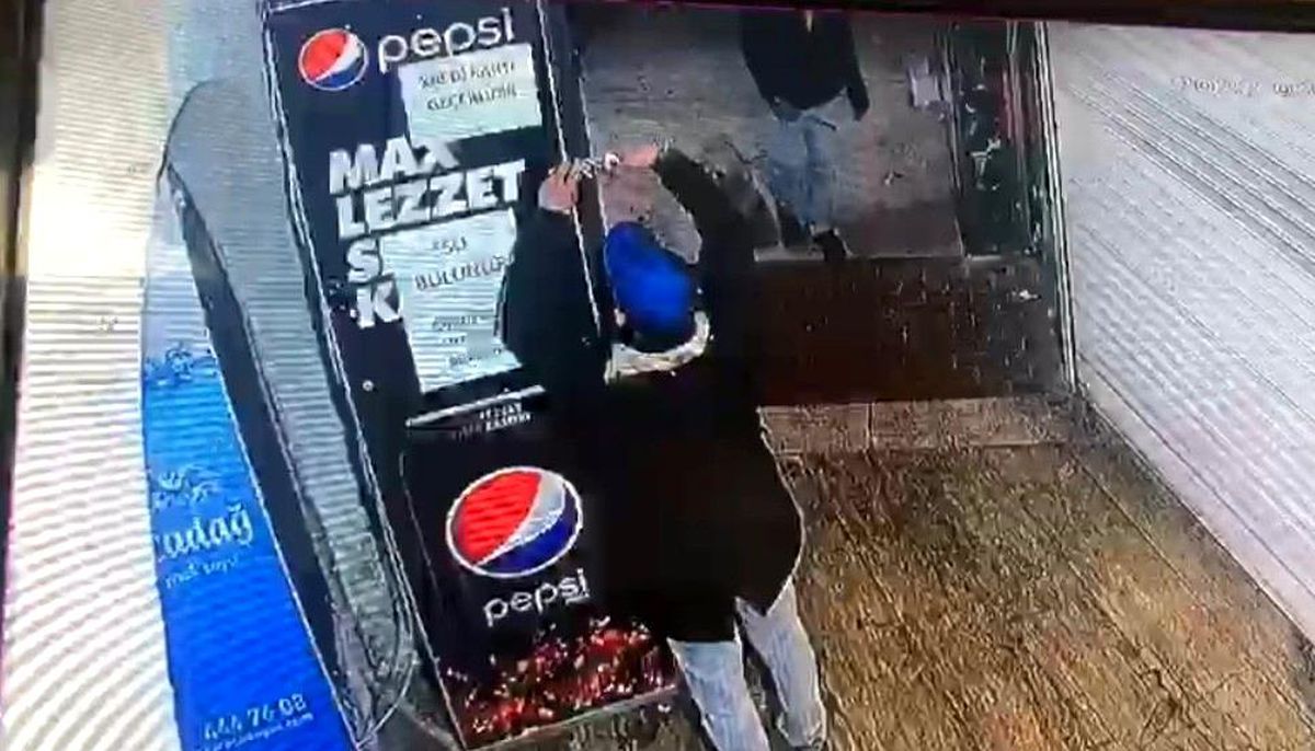 Son dakika haberleri... Gençlerin alkışlatan hareketi kamerada