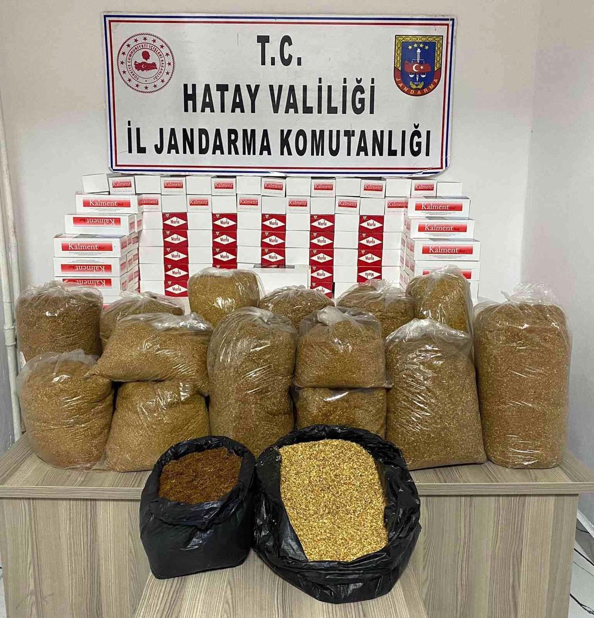 Hatay\'da 179 kilogram tütün, 33 bin 600 adet kaçak makaron ele geçirildi