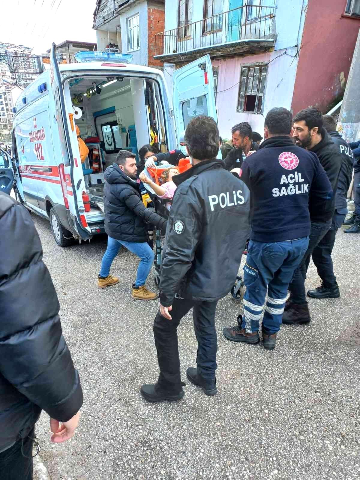 İki aile arasındaki tartışmada kan aktı, 1\'i ağır iki kişi yaralandı