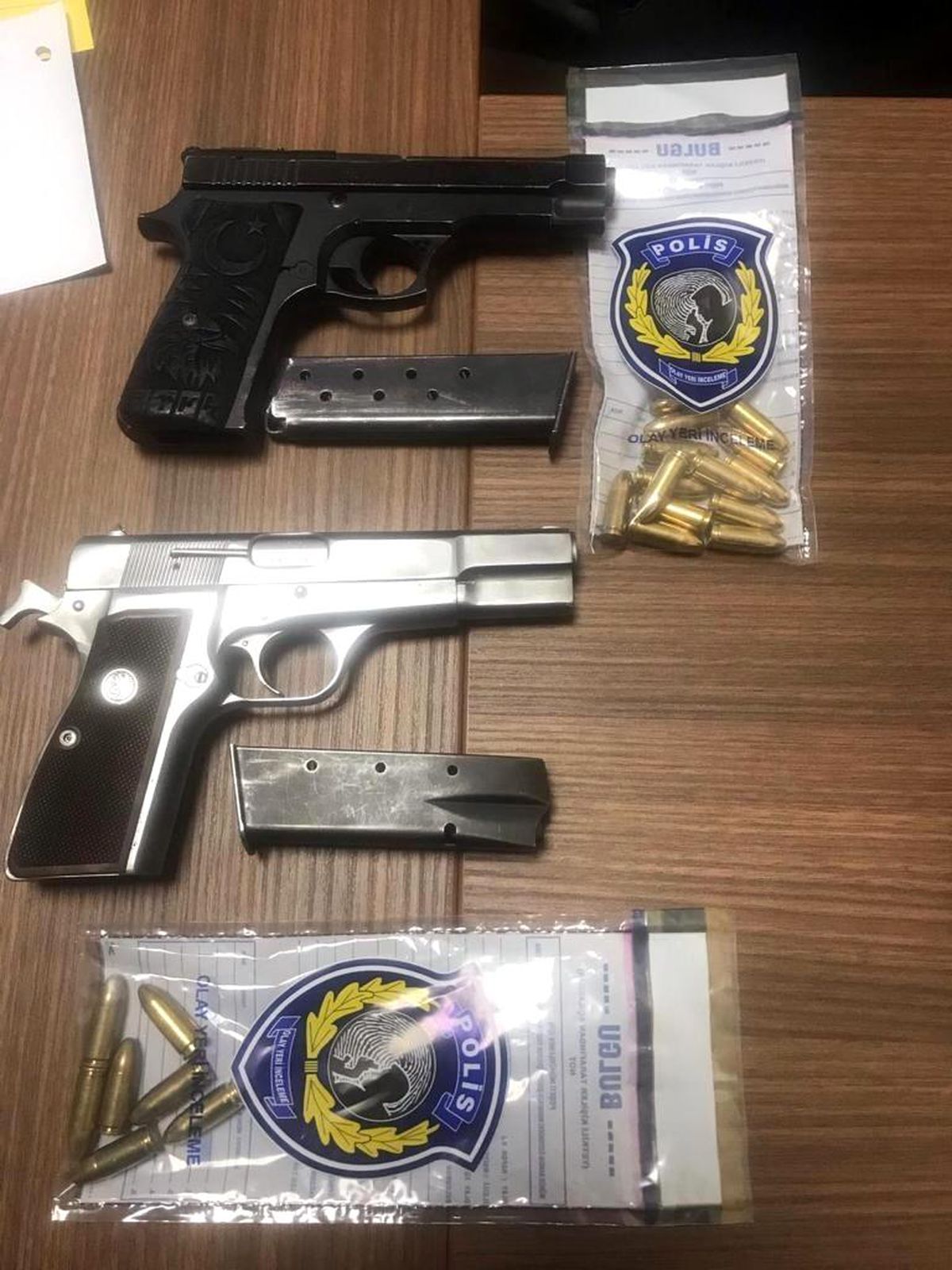 Son Dakika | İstanbul\'da kaçak kumarhaneye baskın: Polise mukavemet gösteren 4 şüpheli ise gözaltına alındı