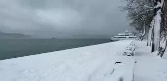 İstanbul'da kar yağışı - Sarıyer sahili