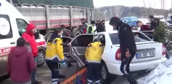 Kamyonla çarpışan otomobildeki 4 kişi yaralandı