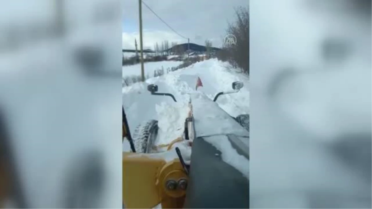 Kar nedeniyle kapanan 61 köy yolu ulaşıma açıldı