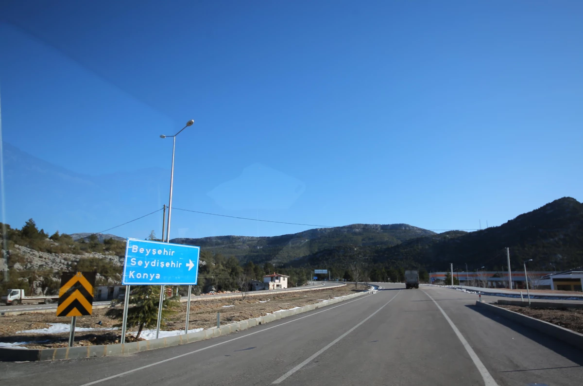 Kar nedeniyle kapanan Antalya-Konya kara yolu ulaşıma açıldı