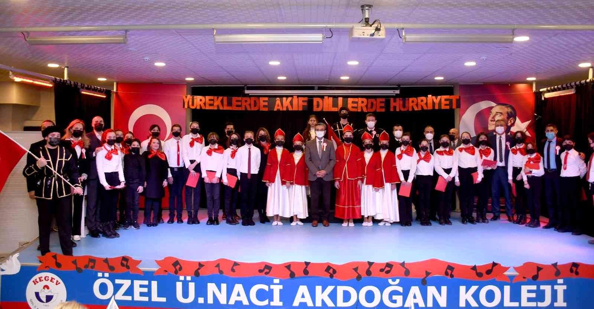 Kuşadası\'nda İstiklal Marşı\'nın kabul edişinin 101\'inci yıl dönümü törenle kutlandı