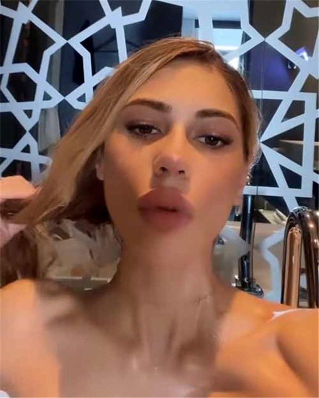 Küvet Pozları Olay Yarattı!