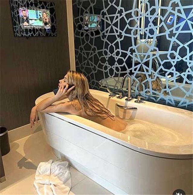 Küvet Pozları Olay Yarattı!
